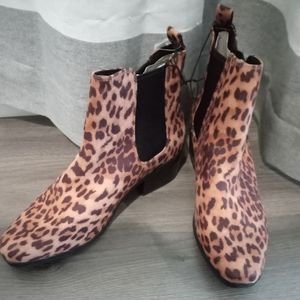 Brown leopard prints booties